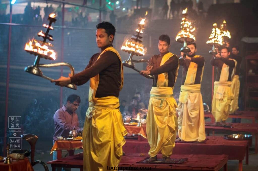 How to attend the spectacular Ganga Aarti of Varanasi 1
