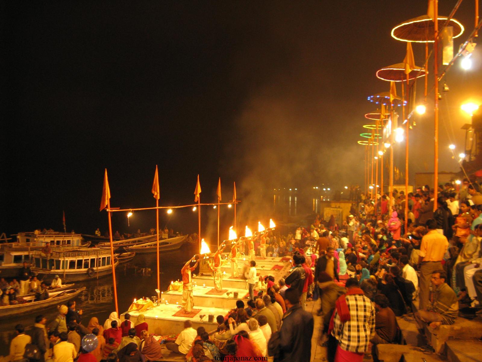 How to attend the spectacular Ganga Aarti of Varanasi 3